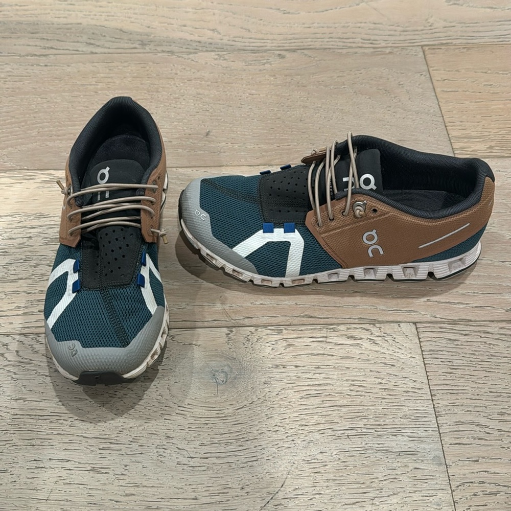ON CLOUD SNEAKERS!!